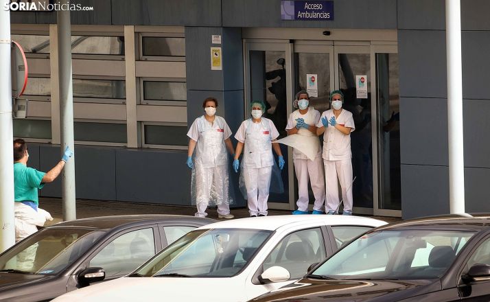 Castilla y León busca ser autosuficiente en la producción de batas y mascarillas