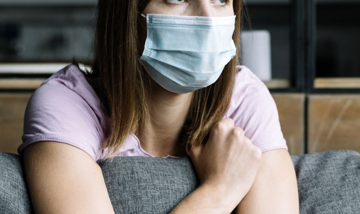 Un establecimiento ofrece mascarillas gratuitas a negocios abiertos