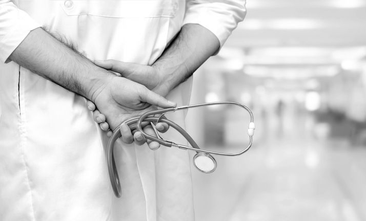 El Ministerio incorporará 50.000 profesionales al sistema de salud