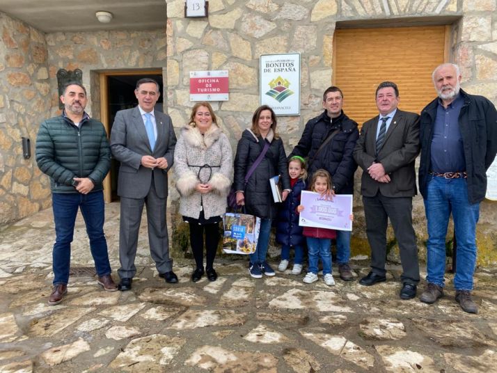 El visitante un millón llega a la oficina de turismo de Medinaceli