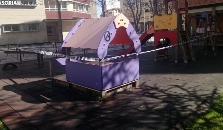 Un parque infantil de la capital cerrado, en una imagen de este sábado. /SN