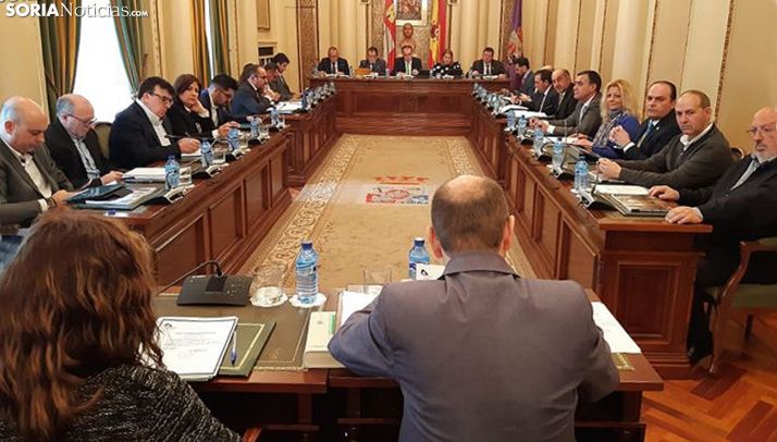 Una imagen del pleno de la Diputación este jueves. /SN