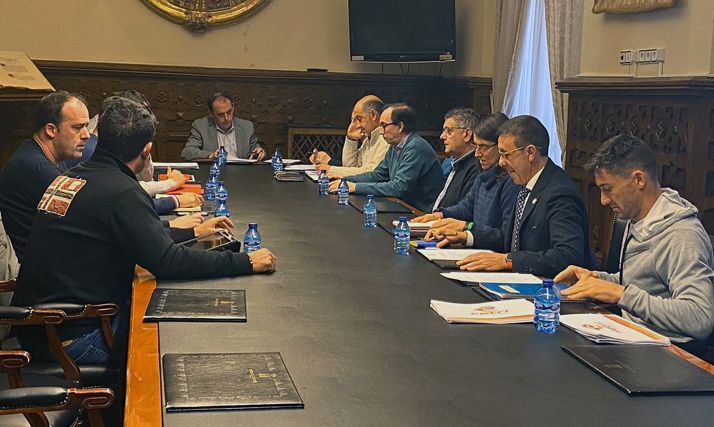 Una imagen de la reunión mantenida esta tarde en la Diputación. /SN