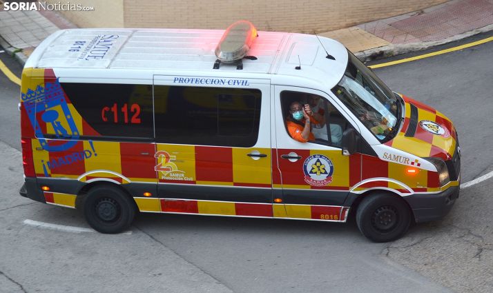 Una ambulancia del SAMUR en el recorrido de las ocho de la tarde en la capital soriana. /SN