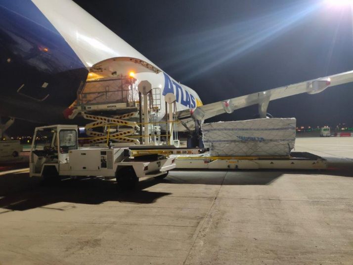 CyL recibe 4 vuelos con 2.6 millones de artículos para EPIs