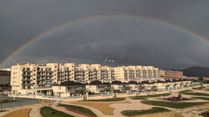 Un inmenso arco iris cubre Los Royales