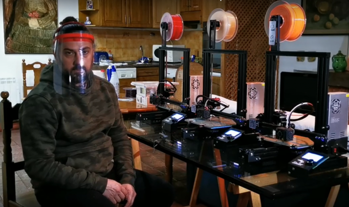 IU solicita a la Junta que permita el uso de las pantallas fabricadas por la Comunidad Makers 