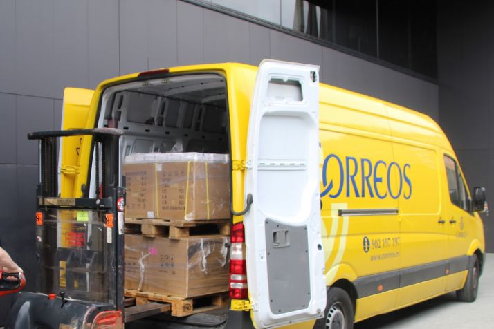 Correos reparte cerca de un millón de mascarillas a transportistas de toda España