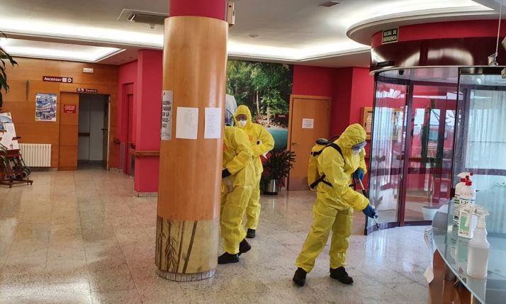 Labores de la UME en la residencia Fuente del Rey, en la capital. /Subdelegación