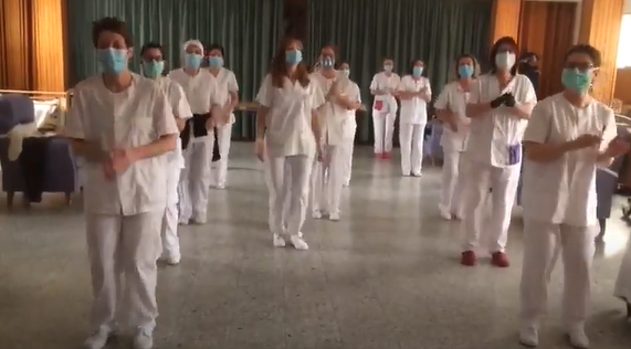 Las trabajadoras de la residencia agredeña bailan y resisten.