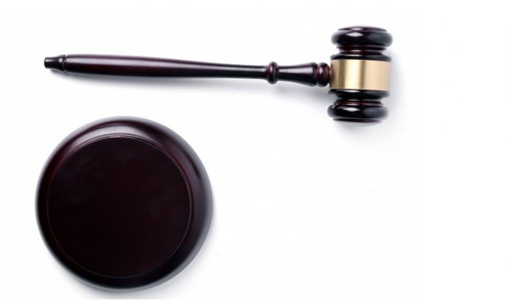 El TSJCyL anula la expulsión de un maltratador para que pueda seguir viendo a su hijo discapacitado