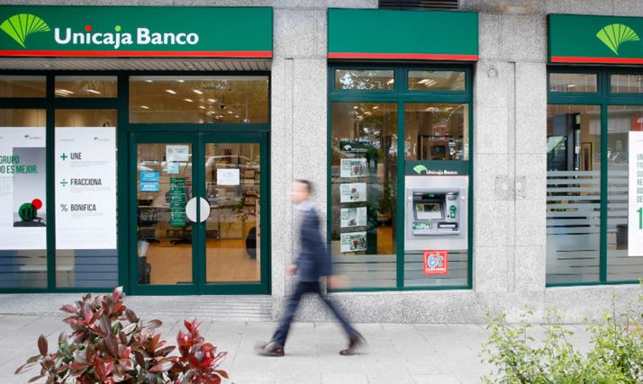 Unicaja establece la exención del mantenimiento a terminales de pago de los comercios 