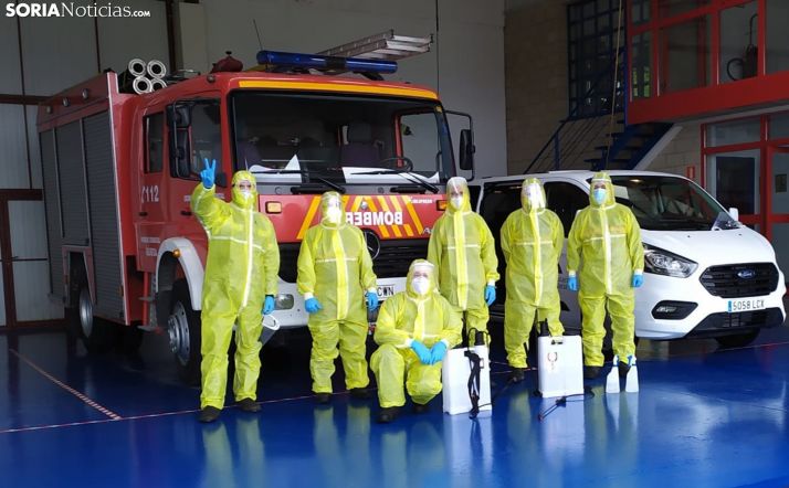 El grupo de voluntarios en el Parque local de bomberos. /SN 