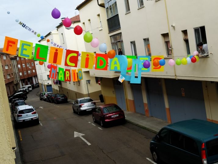 Los vecinos de Mario Martínez le preparan un cumpleaños genial