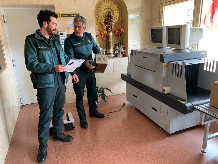 Latorre agradece a Caja Rural la donación de cinco generadores de ozono para la Guardia Civil y la Policía Nacional