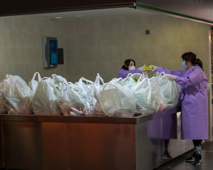 El Ayuntamiento de Soria comienza el reparto de cestas de alimentación para los niños con beca comedor 