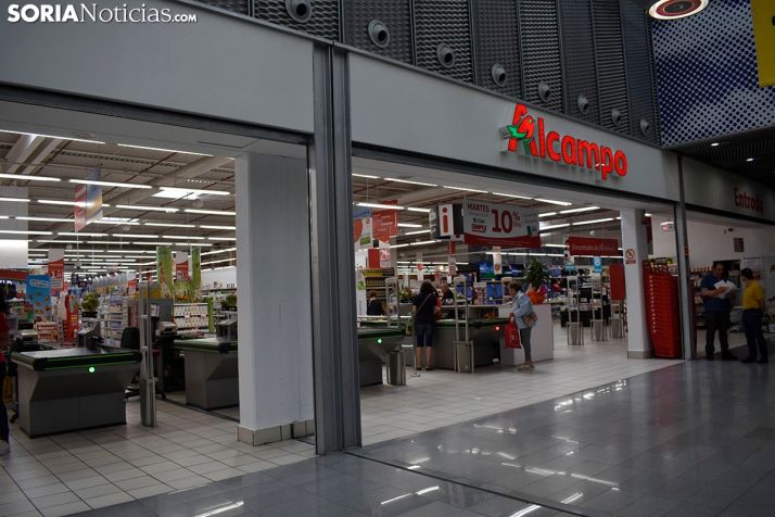 Compra solidaria en Centro Comercial Camaretas 