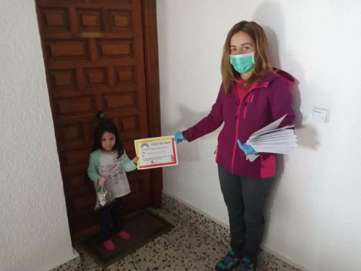 Los niños de Covaleda reciben un diploma y unas chuches por su buen comportamiento 