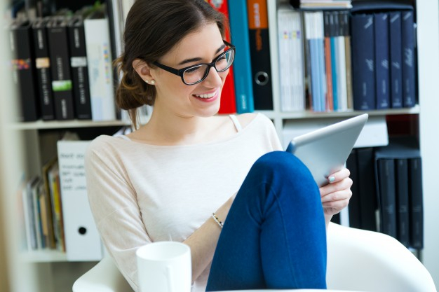 Libros para todos. La Biblioteca de Castilla y León amplía su oferta virtual con una colección de Lectura Fácil