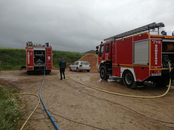 Un incendio quema una nave de cerdos en Morón de Almazán