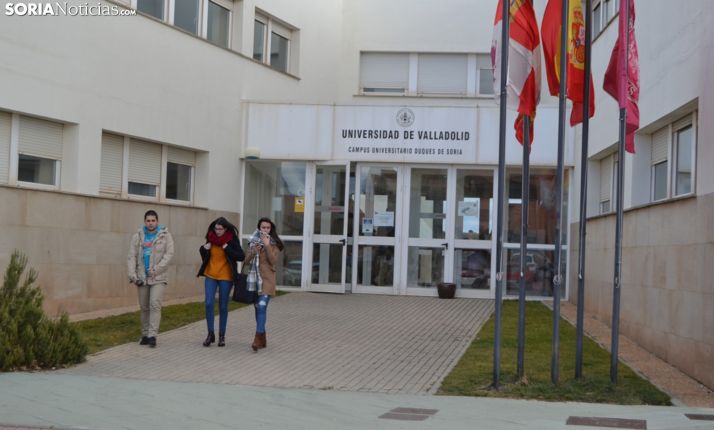 625 universitarios de CyL reciben las becas para cursar sus estudios de grado y de máster oficial