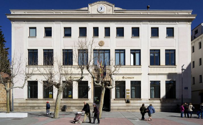 Correos ya abre por la tarde en la capital