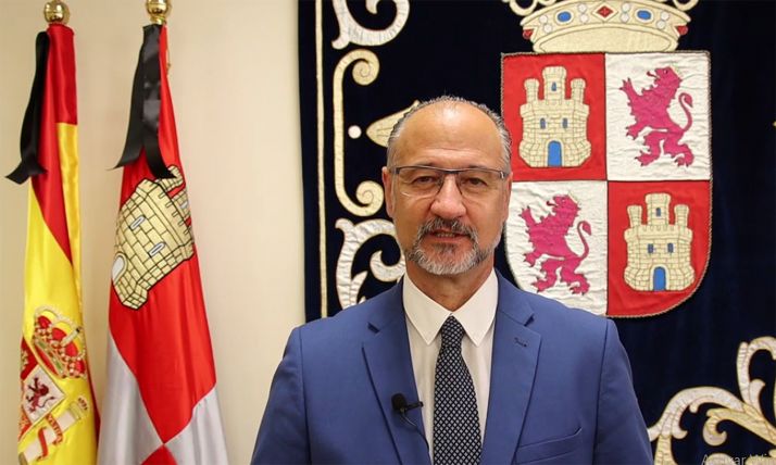 Luis Fuentes, presidente del Parlamento autonómico. 