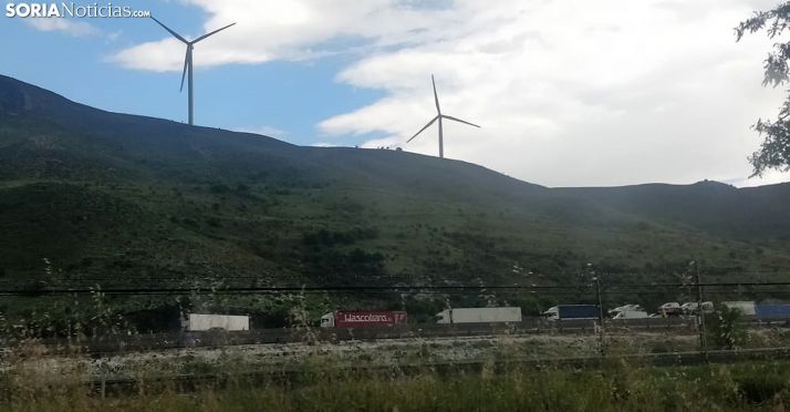 Accidente en la A-2 entre un camión y un turismo 