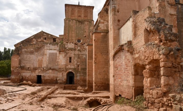 Una imagen del exterior del monasterio tras la riada. /Jta.
