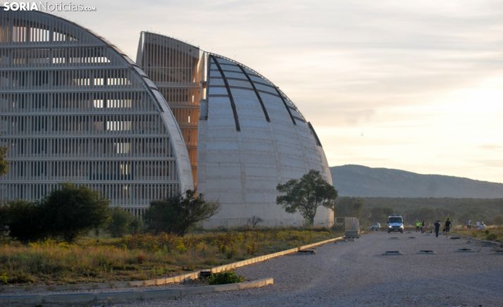 Una imagen de un vial del PEMA con el edificio institucional a la izquierda. /SN