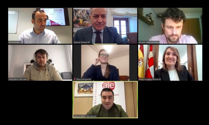 La videoconferencia mantenida entre la consejera y jóvenes empresarios sorianos. /Jta.
