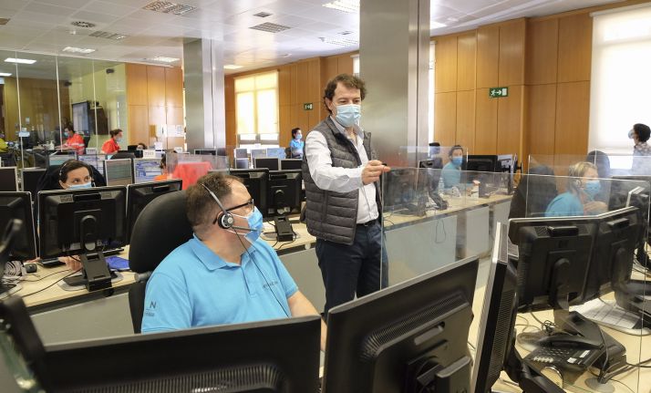 El presidente castellano-leonés, durante la visita las instalaciones. /Jta.