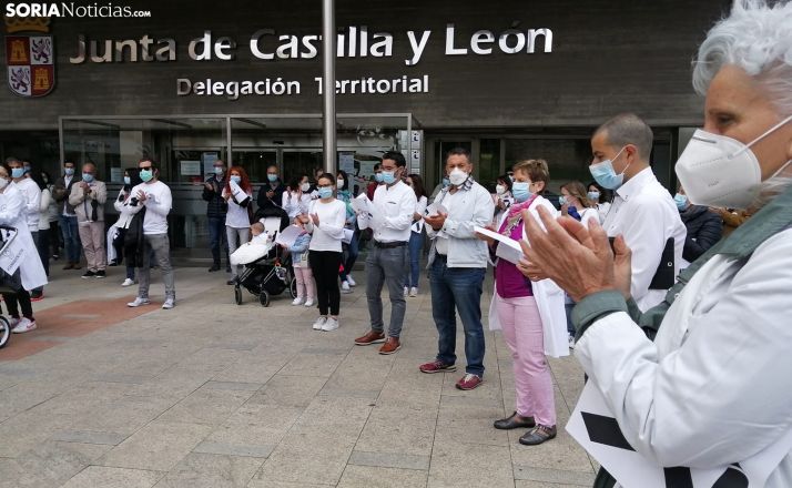 Una imagen de la concentración ante la sede de la Junta en Soria. /SN