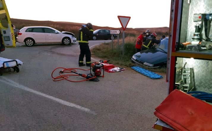 Tres heridos en el choque de dos turismos en Soliedra