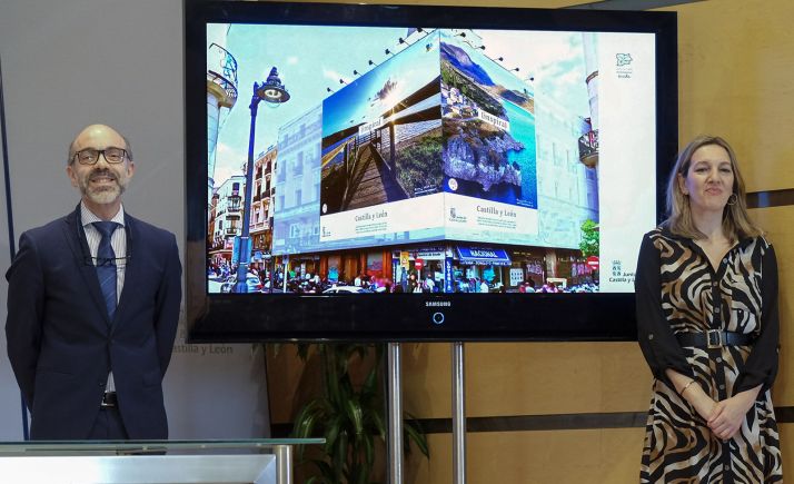 El consejero y la directora general en la presentación de la campaña.