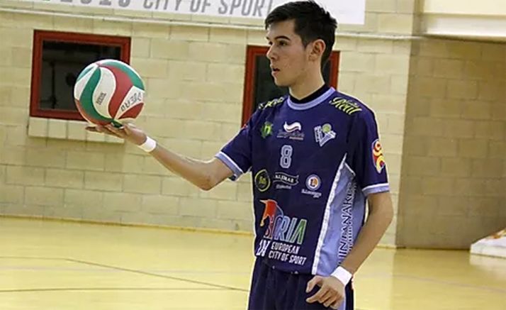 El joven jugador en un encuentro en el pabellón de Los Pajaritos. /María Morales