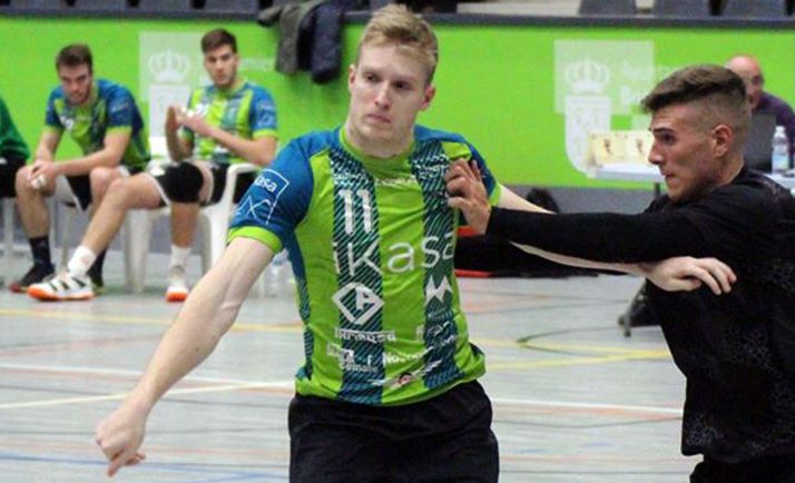 Fernando Nevado, con la camiseta de su anterior club, el IKasa BM Madrid. 