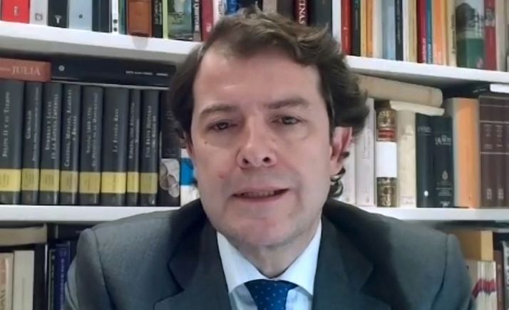 El presidente, durante la videoconferencia mantenida este lunes. /Jta.