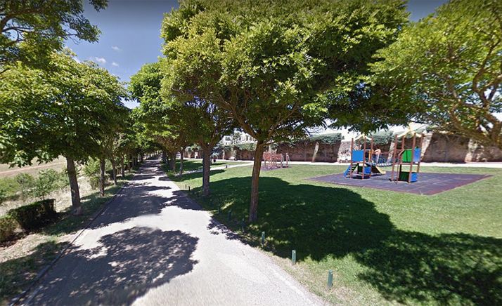 Una imagen del paseo que conduce a la ermita de la zona. /GM