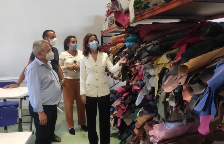 La consejera de Empleo e Industria subraya el potencial de la artesanía como sector dinamizador del medio rural