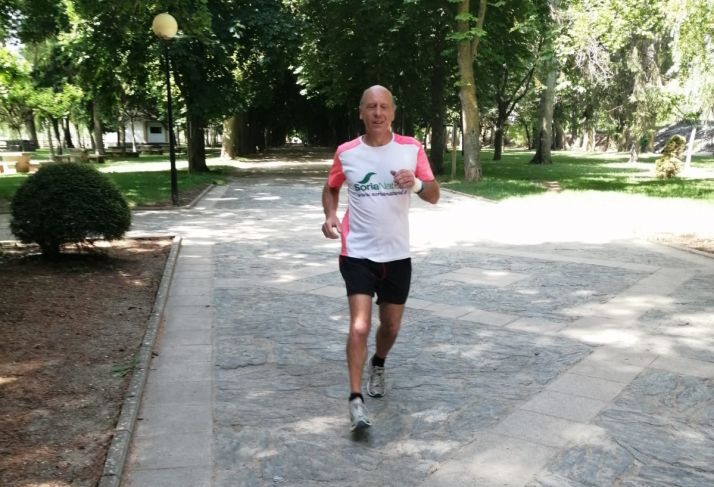 ¿Cuántos kilómetros se pueden correr en 6 días? El gran Macari vuelve a sorprender