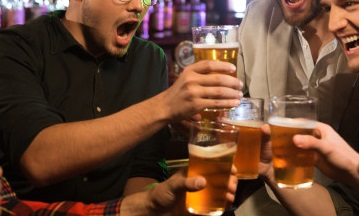 El dueño de un bar de El Burgo de Osma y 4 clientes, sancionados por desobediencia reiterada