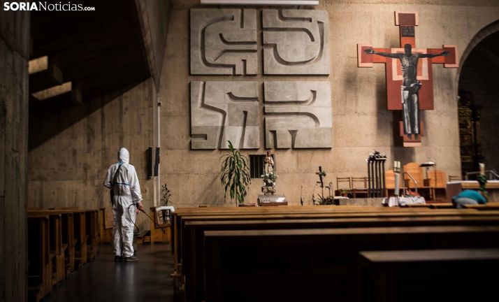 Labores de desinfección en un templo de la capital. /Viksar Fotógrafo