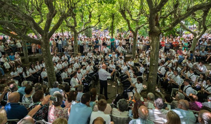 Un concierto al aire libre de la Banda, que actúa esta semana en el Soto Playa. 