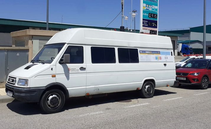 El vehículo de la Junta encargado de llevar a cabo la recogida de muestras. /Dip.