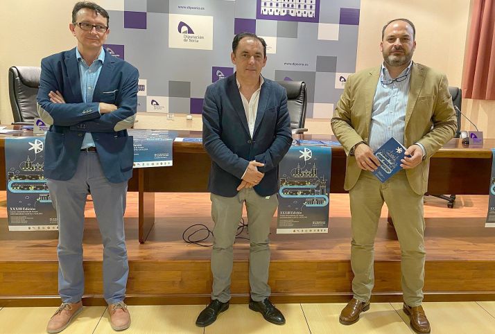 Gómez (izda.), Serrano y Cobo en la presentación de los cursos. /Dip.