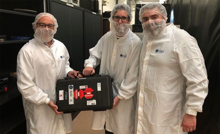 El equipo de Fernando Rull con el sistema de calibración. /UVa