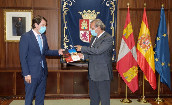 Fernández Mañueco (izda.) y Sánchez de la Vega. /Jta.