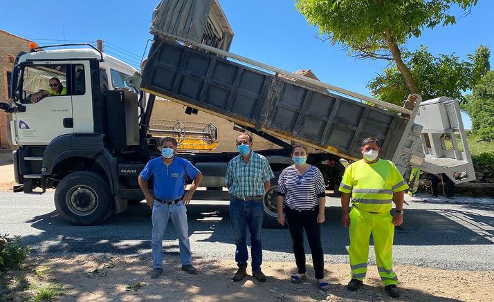 Las brigadas de Vías y Obras culminan trabajos en dos carreteras provinciales