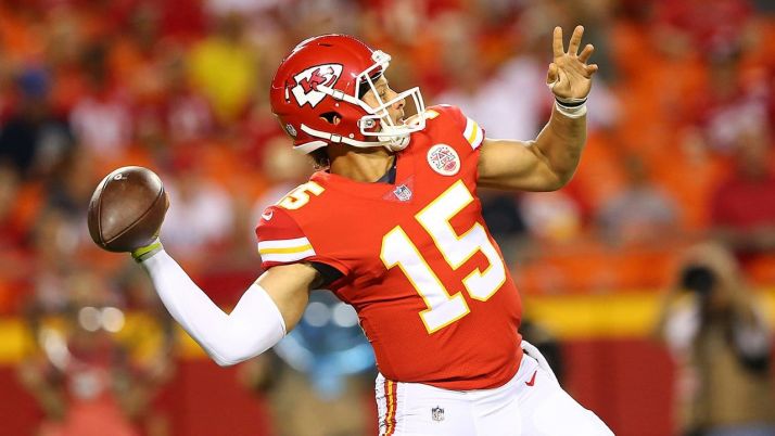 NFL: Patrick Mahomes firma el mayor contrato de la historia del deporte
